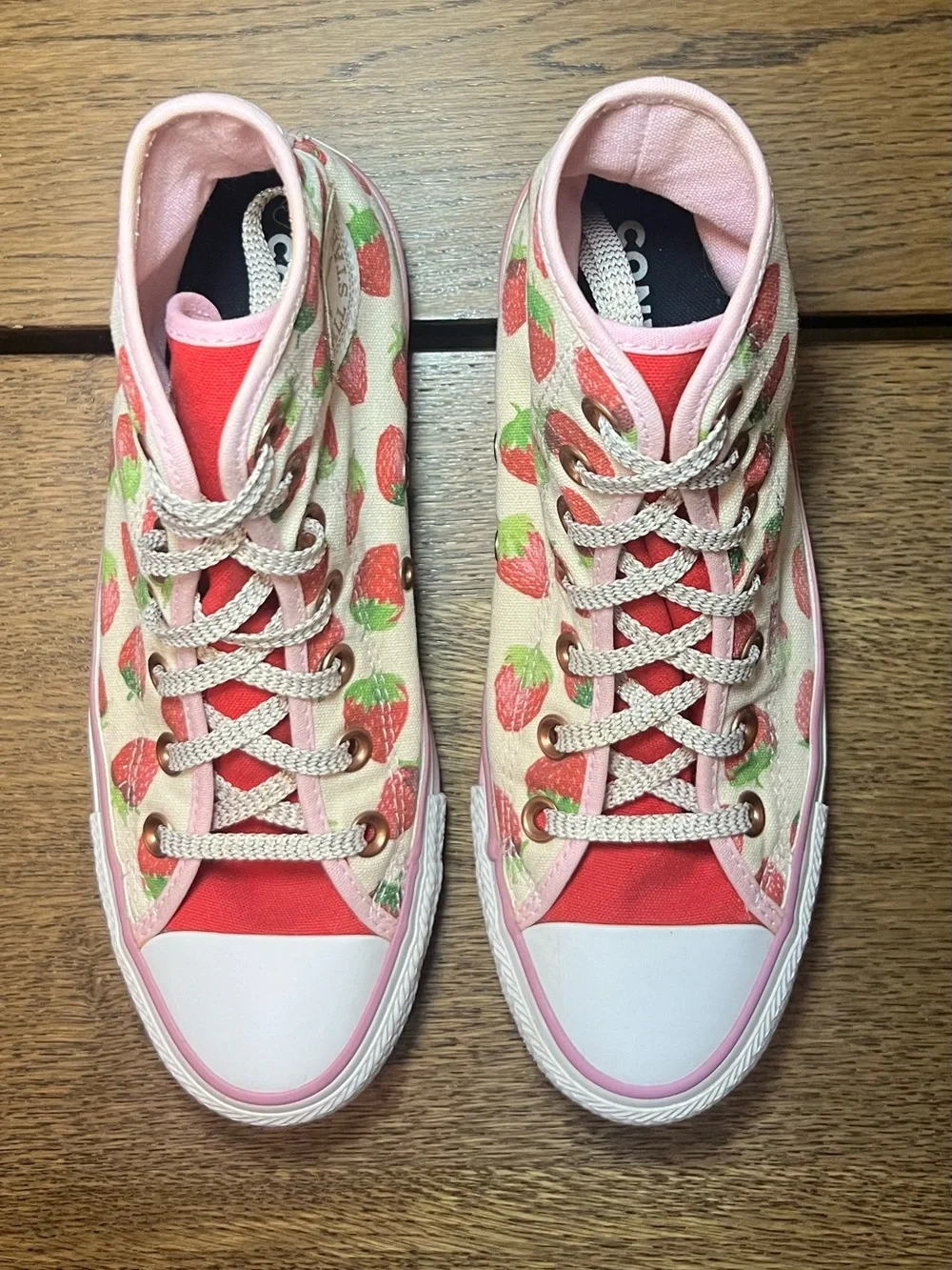 Converse Chuck Taylor All Star Strawberry Print Sneakers Women’s 7 Pink Canvas